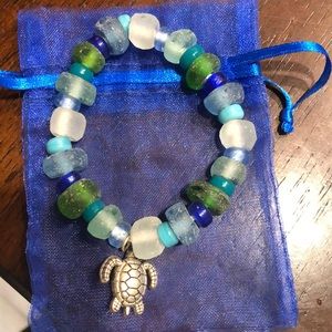 Glass. Eased stretchy bracelet